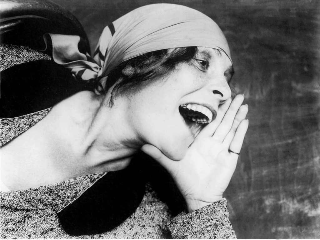 Lili Brik in una foto del 1924 diventata simbolo della rivoluzione
