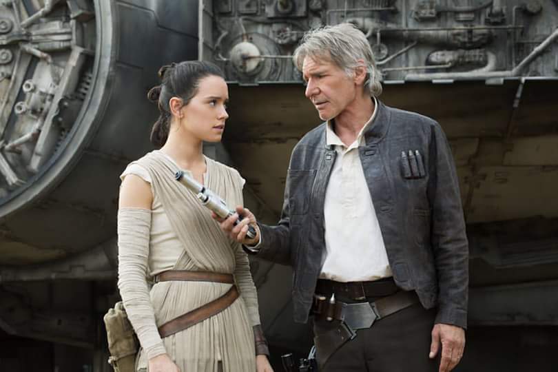 Daisy Ridley e Harrison Ford in una scena del film