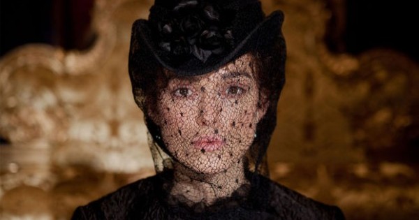 Keira Knightley in una scena del film "Anna Karennina" di Joe Wright (2012)