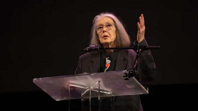 <p>In avanti: Anne Carson, l'ascoltatrice perfetta</p>