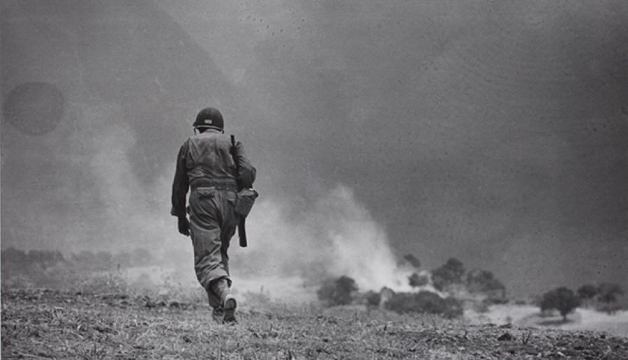 Brecht: Robert Capa - Magnum - Omaha Beach